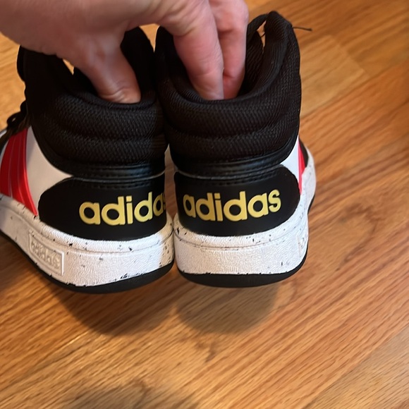 Boys Adidas Hightop Sneakers - Picture 2 of 4